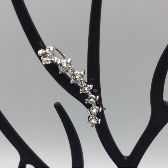 Elegant Silver Crystal Ear Cuff. New - Picture 7 of 10